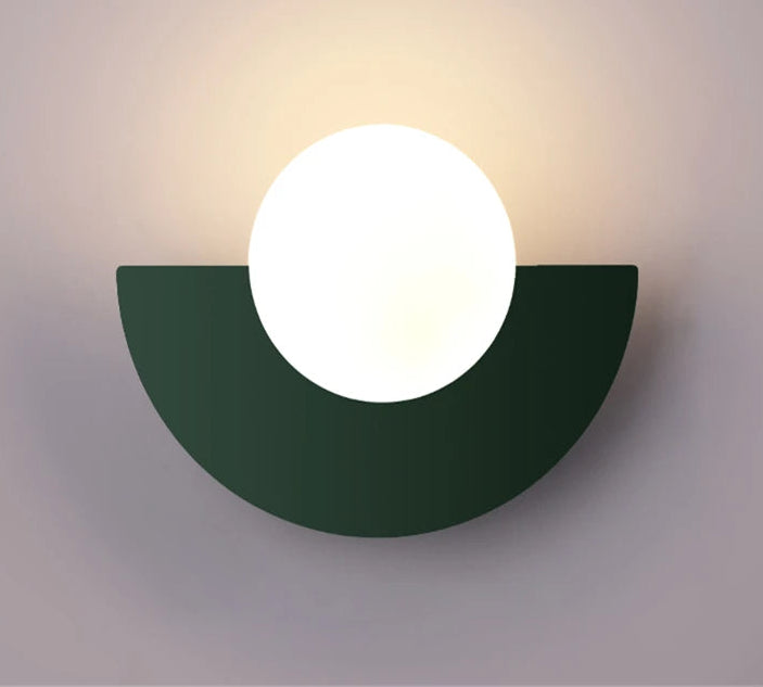 Applique murale Maison Lumari diffusant une lumière uniforme et apaisante