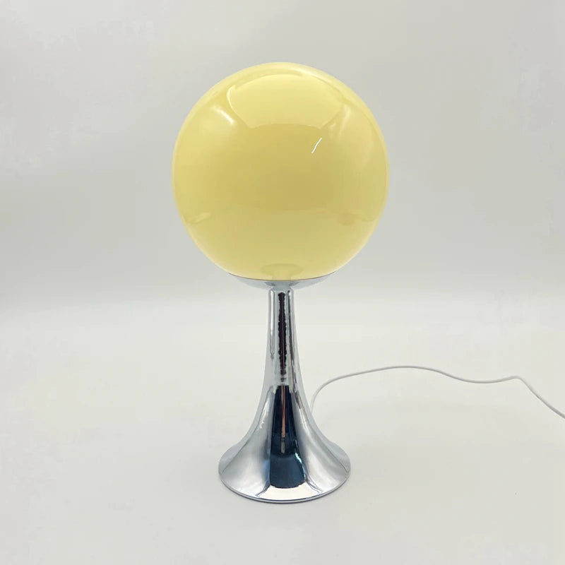 Lampe globe verre soufflé Maison Lumari, chaque pièce est unique