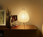 Lampe papier japonais Maison Lumari aux motifs colorés sur abat-jour ovoïde