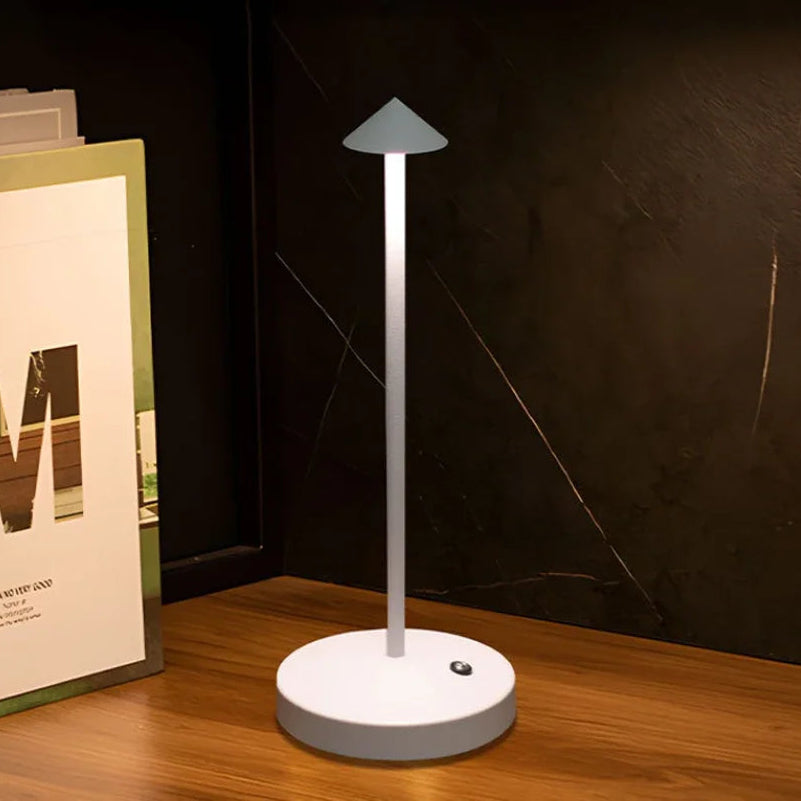 Lampe tactile Maison Lumari en aluminium, disponible en blanc, noir, doré et brun