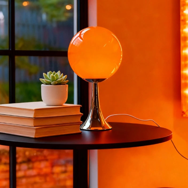 Lampe de bureau boule en verre soufflé Maison Lumari, style nordique épuré
