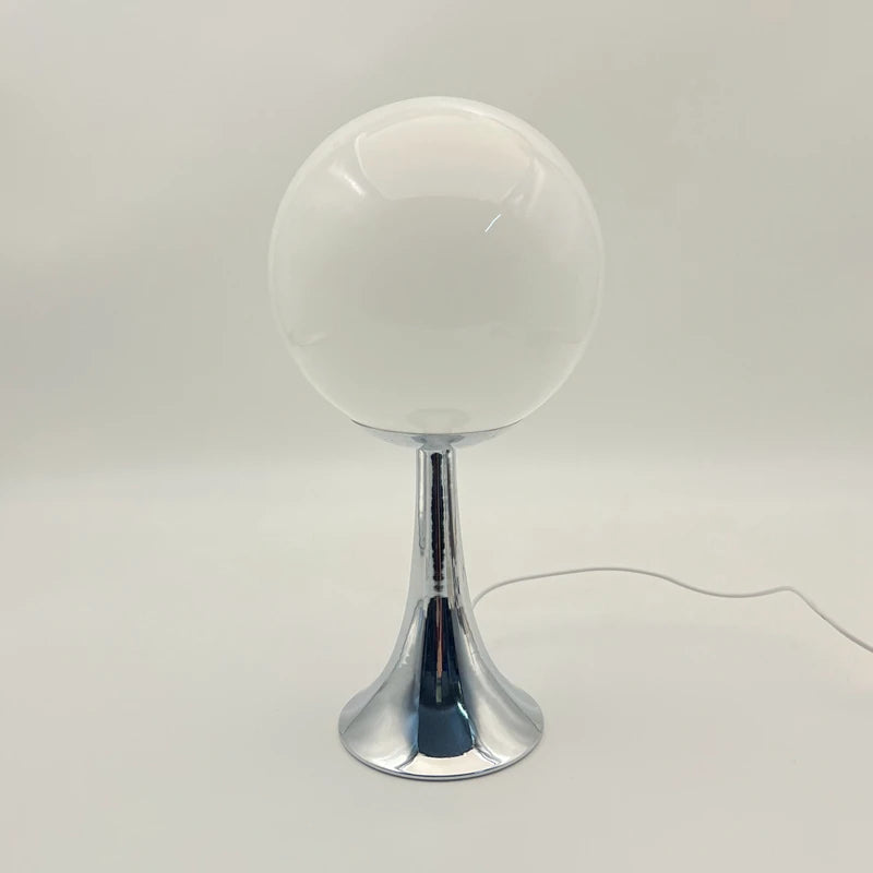 Lampe de bureau en verre Maison Lumari au design scandinave minimaliste