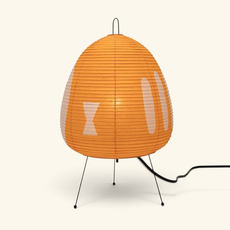 Lampe Maison Lumari style Akari en papier de riz orange avec motifs blancs sur pied trépied en métal noir