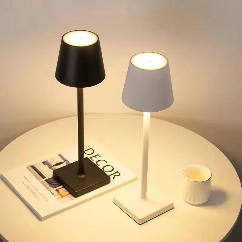 Lampe d'ambiance tactile rechargeable Maison Lumari, design minimaliste noir ou blanc
