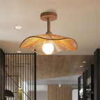 Plafonnier bois Maison Lumari, lumière douce révélant les veines du bois
