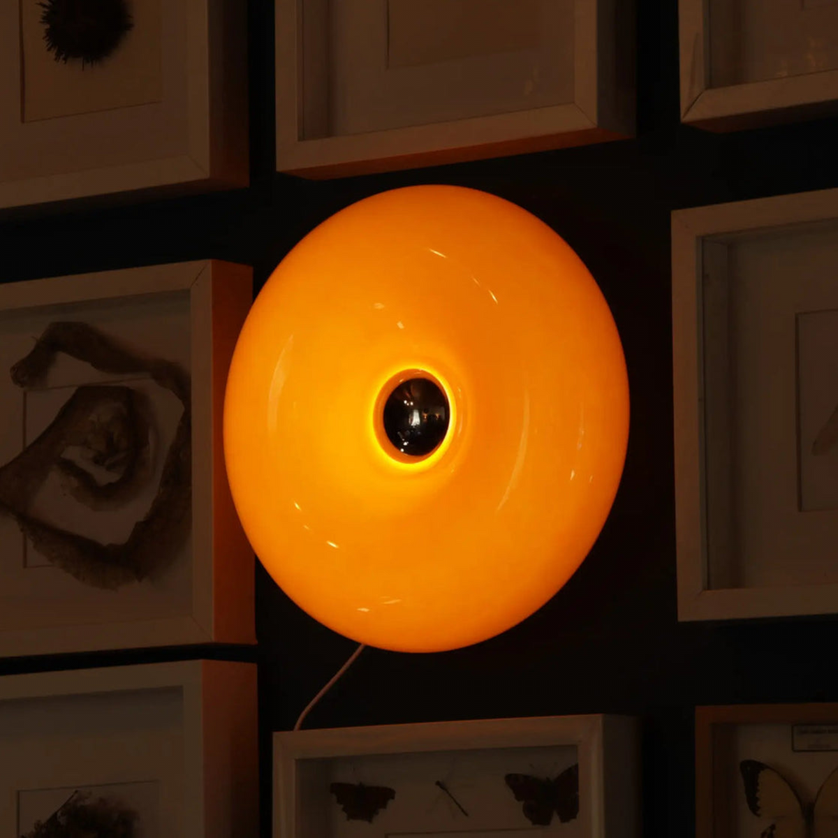 Lampe d'ambiance donut Maison Lumari, silhouette ronde et graphique
